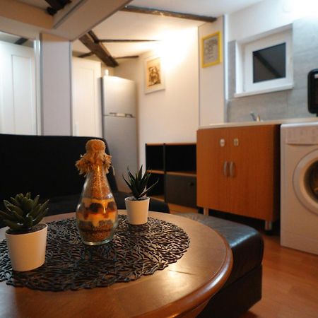 2-Room Cozy Retreat Near City Center Bukarest Exterior foto