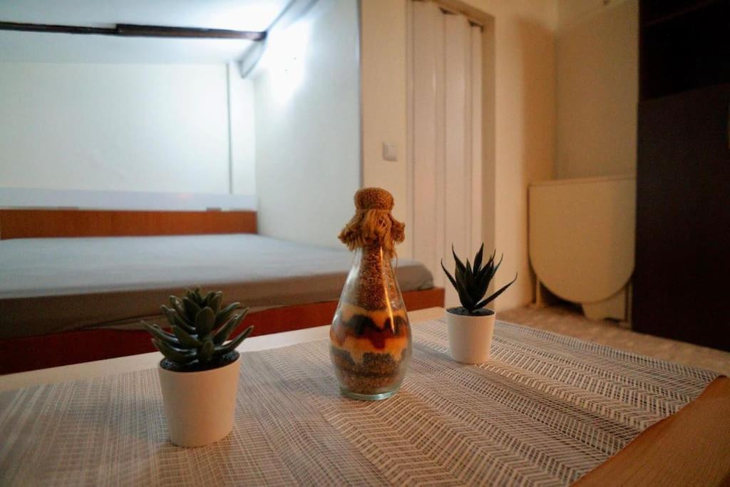 2-Room Cozy Retreat Near City Center Bukarest Exterior foto